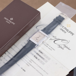 patek-philippe5111g-001在安帝古伦 Important Modern & Vintage Timepieces上的样品照片