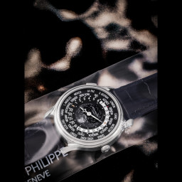 patek-philippe5575g-001在佳士得 Important Watches Featuring The Generations & Timeless Opulence Collections上的样品照片