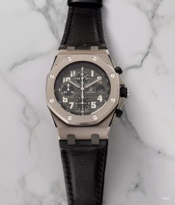 Audemars Piguet26185TI.GG.D002CA.01在富艺斯 RETROSPECTIVE: 2000 - 2020Geneva Auction上的样品照片