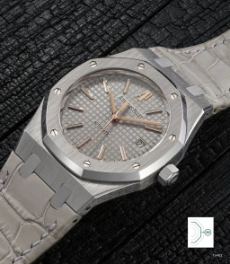 Audemars Piguet15310PT在富艺斯 The Royal Oak 50thGeneva Auction上的样品照片