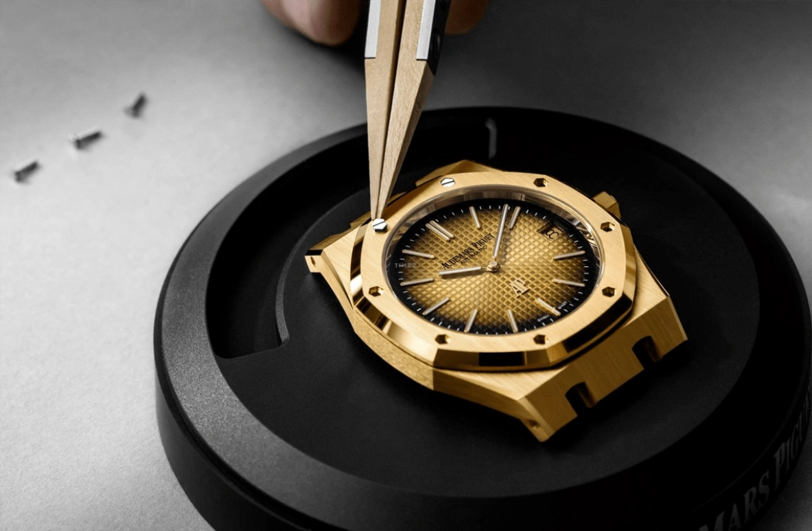 Audemars Piguet,Royal Oak 39mm,39mm,Yellow Gold,Champagne,Automatic,Day,55hours,16202BA,16202BA.OO.1240BA.01 50th