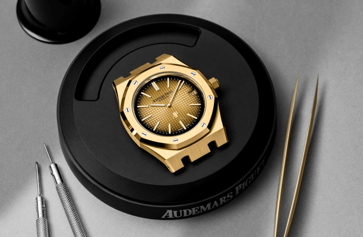 Audemars Piguet,Royal Oak 39mm,39mm,Yellow Gold,Champagne,Automatic,Day,55hours,16202BA,16202BA.OO.1240BA.01 50th