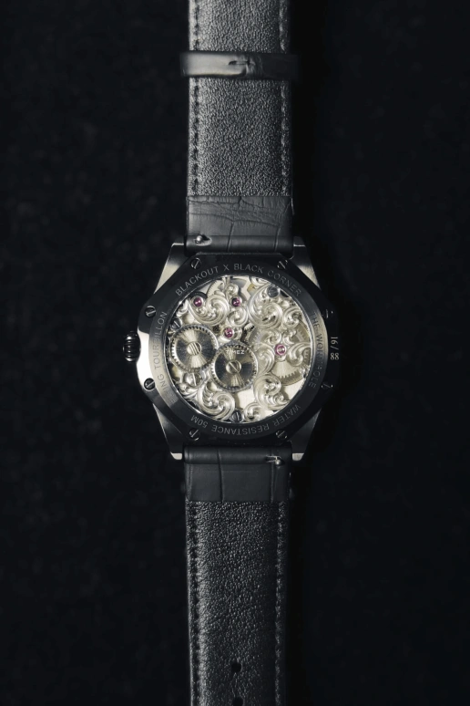 Blackout Concept,Wormhole 41.50毫米,41.50毫米,精钢,黑色,手动上弦,陀飞轮,38小时,The Wormhole