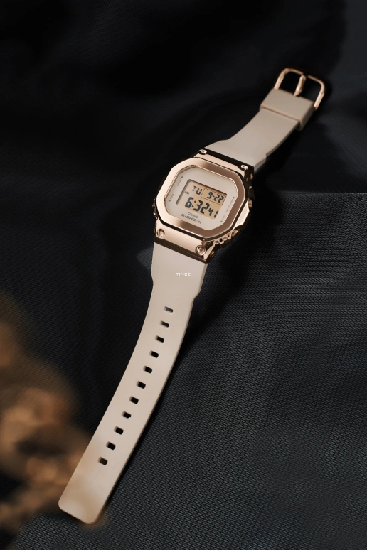 卡西欧,G-SHOCK 43.80x38.40毫米,43.80x38.40毫米,合成树脂,不锈钢,米色,石英,倒计时,计时,万年历,月历,玻璃,方形,GM,GM-S5600PG-4