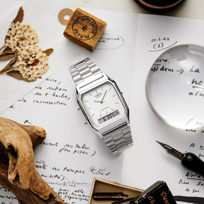 Casio,VINTAGE 38.80x29.80mm,38.80x29.80mm,Resin,Silver,Quartz,Chronograph,Month,Date,Day,Plexi,Tonneau,AQ230A,AQ230A-7AVT
