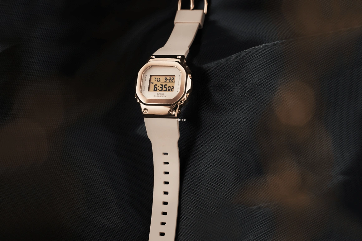 卡西欧,G-SHOCK 43.80x38.40毫米,43.80x38.40毫米,合成树脂,不锈钢,米色,石英,倒计时,计时,万年历,月历,玻璃,方形,GM,GM-S5600PG-4