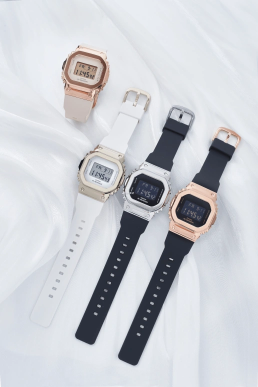 卡西欧,G-SHOCK 43.80x38.40毫米,43.80x38.40毫米,合成树脂,不锈钢,米色,石英,倒计时,计时,万年历,月历,玻璃,方形,GM,GM-S5600PG-4
