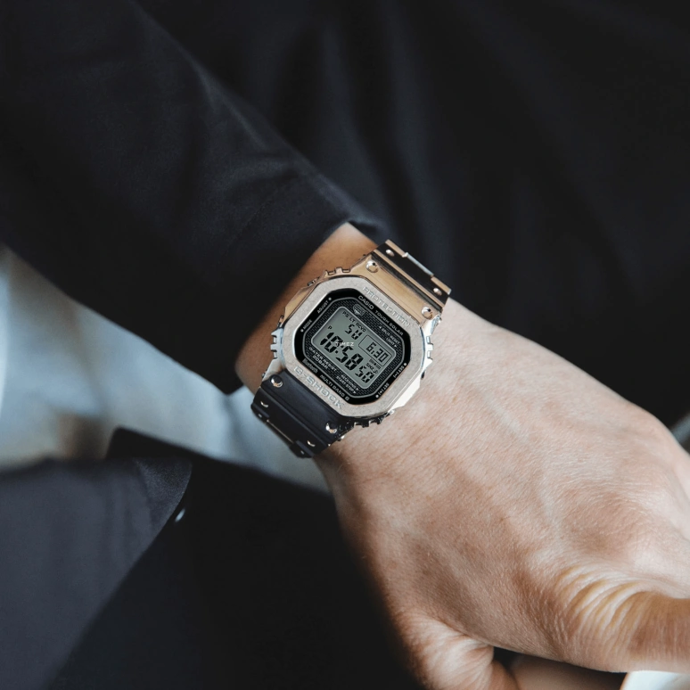 卡西欧,G-SHOCK 49.30x43.20毫米,49.30x43.20毫米,不锈钢,黑色,石英,倒计时,计时,万年历,月历,方形,银色,GMW,GMW-B5000D-1