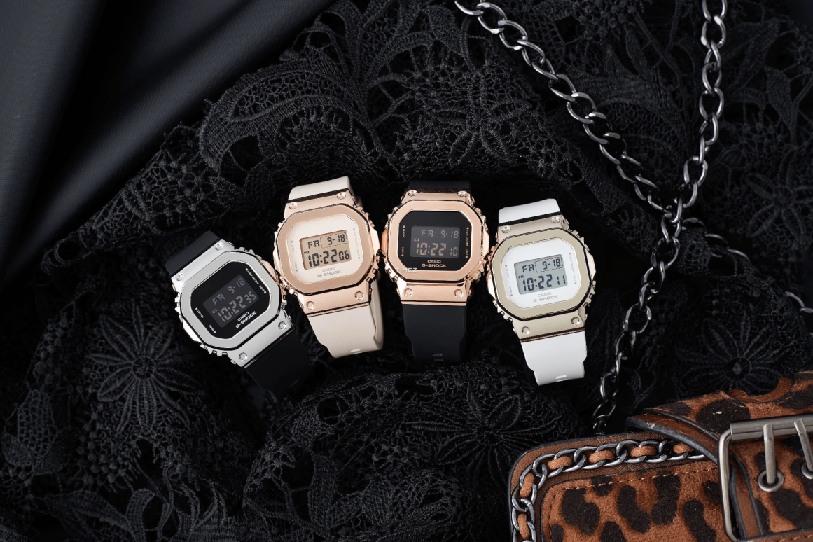 卡西欧,G-SHOCK 43.80x38.40毫米,43.80x38.40毫米,合成树脂,不锈钢,米色,石英,倒计时,计时,万年历,月历,玻璃,方形,GM,GM-S5600PG-4