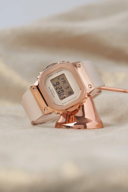 卡西欧,G-SHOCK 43.80x38.40毫米,43.80x38.40毫米,合成树脂,不锈钢,米色,石英,倒计时,计时,万年历,月历,玻璃,方形,GM,GM-S5600PG-4