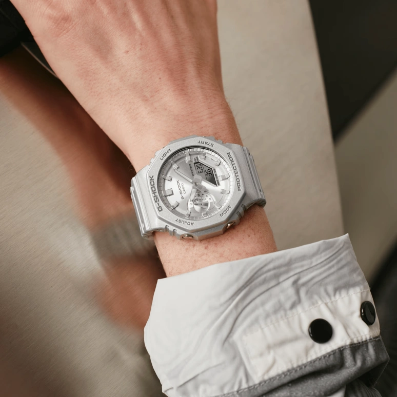 卡西欧,G-SHOCK 48.50x45.40毫米,48.50x45.40毫米,合成树脂,碳纤维,银色,石英,倒计时,计时,月历,星期历,矿物水晶,圆形,GA2100FF,GA2100FF-8A