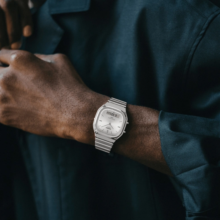 卡西欧,VINTAGE 40.90x35.80毫米,40.90x35.80毫米,合成树脂,银色,石英,计时,月历,星期历,日历,树脂,玻璃,方形,AQ240E,AQ240E-7A