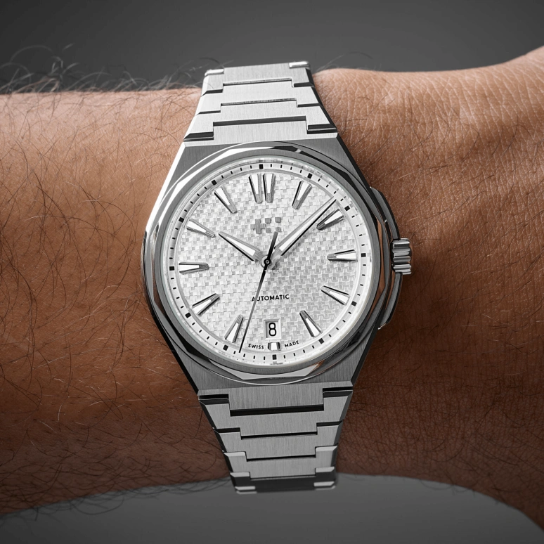 Christopher Ward,The Twelve 38mm,38mm,Stainless Steel,Silver White,Automatic,Day,38hours,C12,C12-38ADA1-S00W0-B0