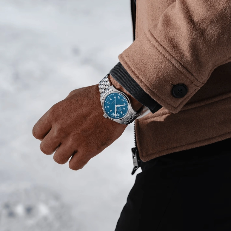 IWC,Pilot 40mm,40mm,Stainless Steel,Luminous,Blue,Automatic,Day,120hours,IW328204