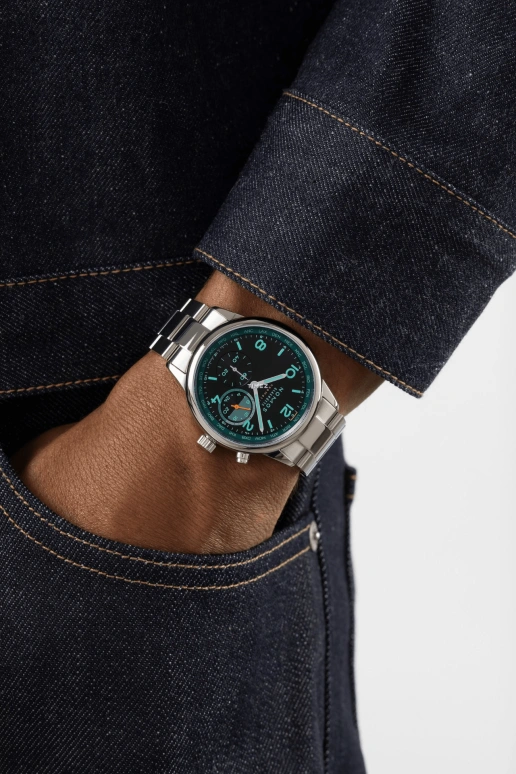 诺莫斯,Club 40毫米,40毫米,精钢,黑色,蓝色,自动上弦,计时,两地时,世界时,昼夜显示,42小时,自制机芯,790,790.S7