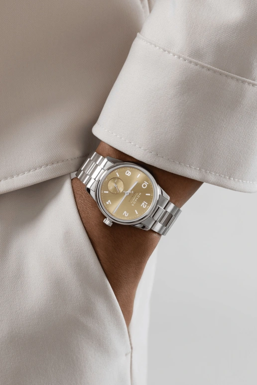 Nomos Glashütte,Club 34mm,34mm,Stainless Steel,Yellow Tan,Automatic,42hours,In-house Caliber,755,755.SB