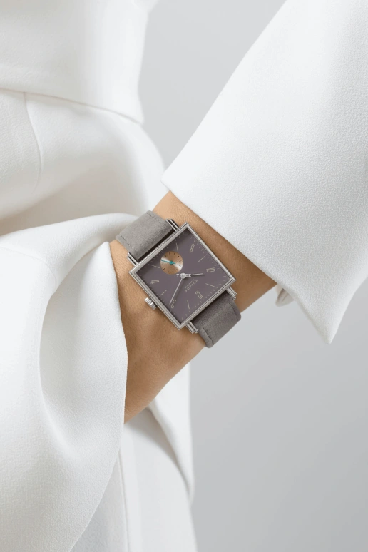 诺莫斯,Tetra 29.50毫米,29.50毫米,精钢,紫色,手动上弦,43小时,自制机芯,475