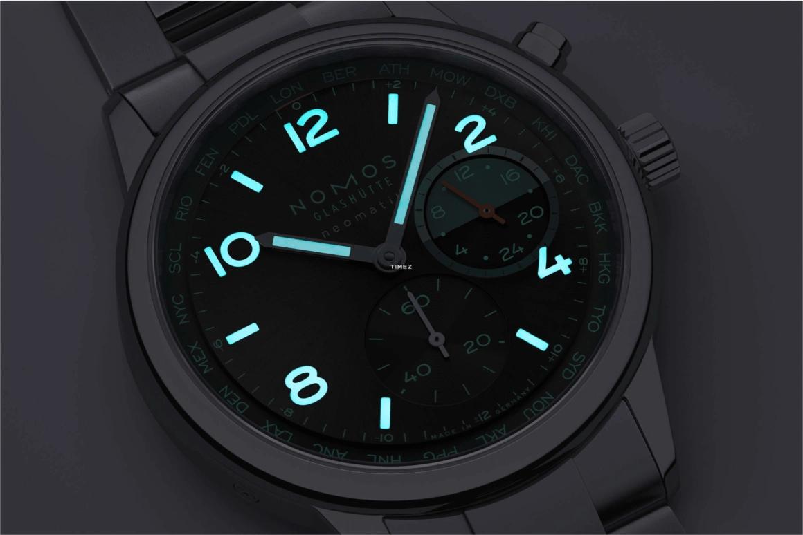 诺莫斯,Club 40毫米,40毫米,精钢,黑色,蓝色,自动上弦,计时,两地时,世界时,昼夜显示,42小时,自制机芯,790,790.S7