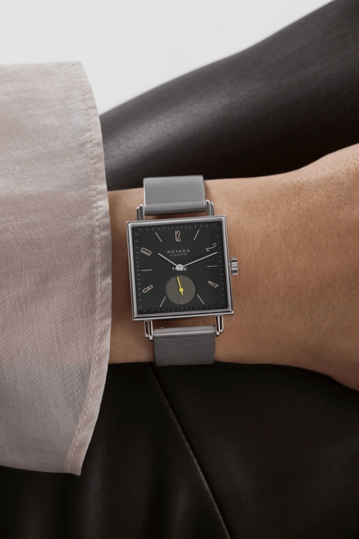 诺莫斯,Tetra 29.50毫米,29.50毫米,精钢,灰色,手动上弦,53小时,自制机芯,440