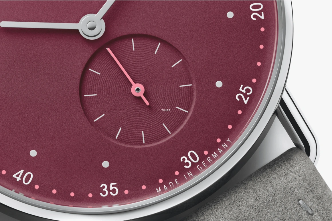 Nomos Glashütte,Metro 33mm,33mm,Stainless Steel,Red,Handwound,43hours,In-house Caliber,1123,1123.SB