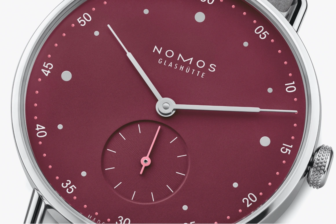 Nomos Glashütte,Metro 33mm,33mm,Stainless Steel,Red,Handwound,43hours,In-house Caliber,1123,1123.SB