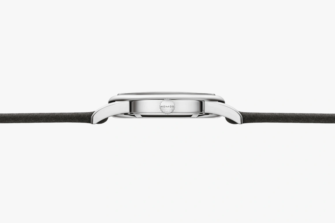 诺莫斯,Club 38.50毫米,38.50毫米,精钢,墨蓝色,手动上弦,43小时,自制机芯,722,722.GB