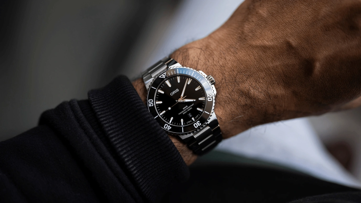 豪利时,Aquis 41.50毫米,41.50毫米,不锈钢,黑色,自动上弦,日历,41小时,01 733 7787 4154,01 733 7787 4154-07 8 22 04PEB