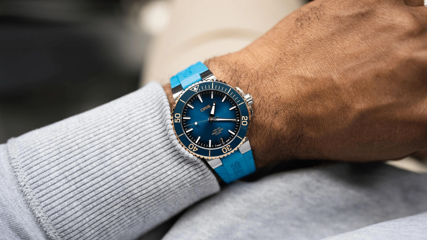 豪利时,Aquis 41.50毫米,41.50毫米,不锈钢,蓝色,自动上弦,日历,蓝宝石,水晶玻璃,01 400 7769 6355,01 400 7769 6355-07 4 22 75FC
