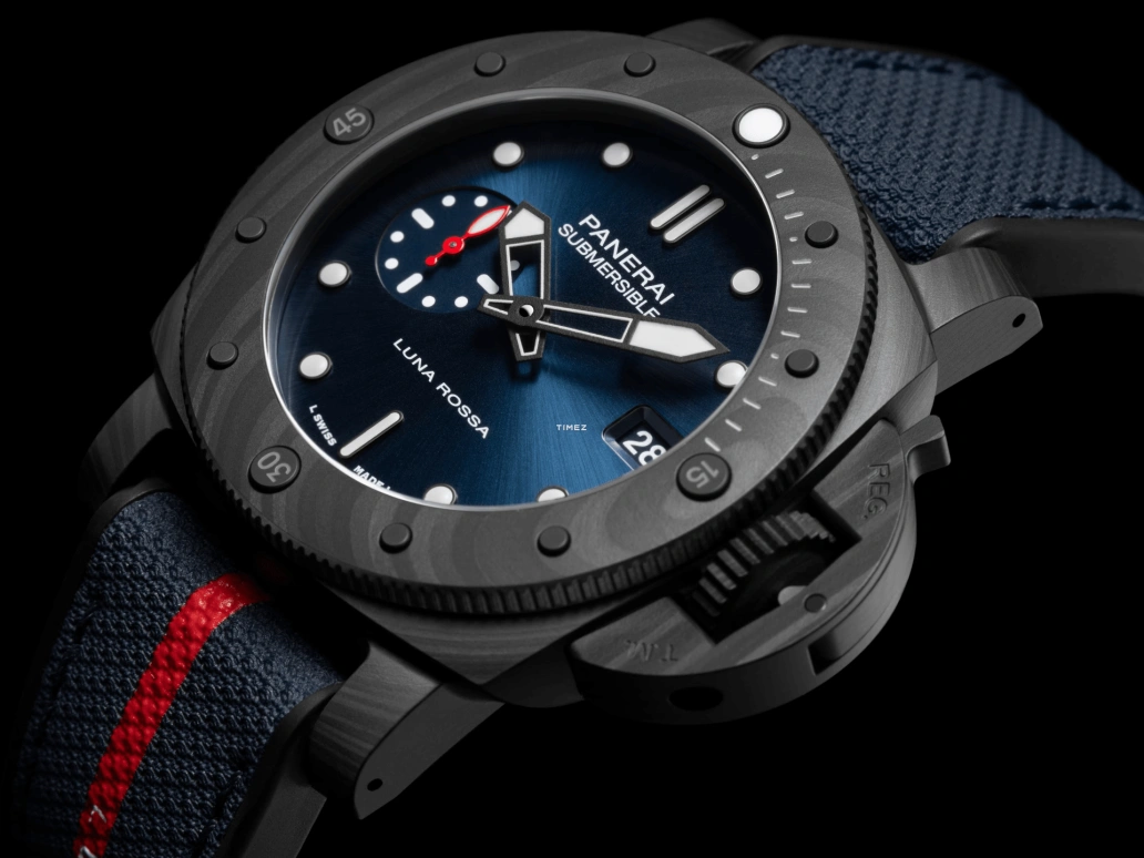 沛纳海,潜行 42毫米,42毫米,Carbotech™ 复合碳纤维,蓝色,自动上弦,日历,72小时,PAM01563