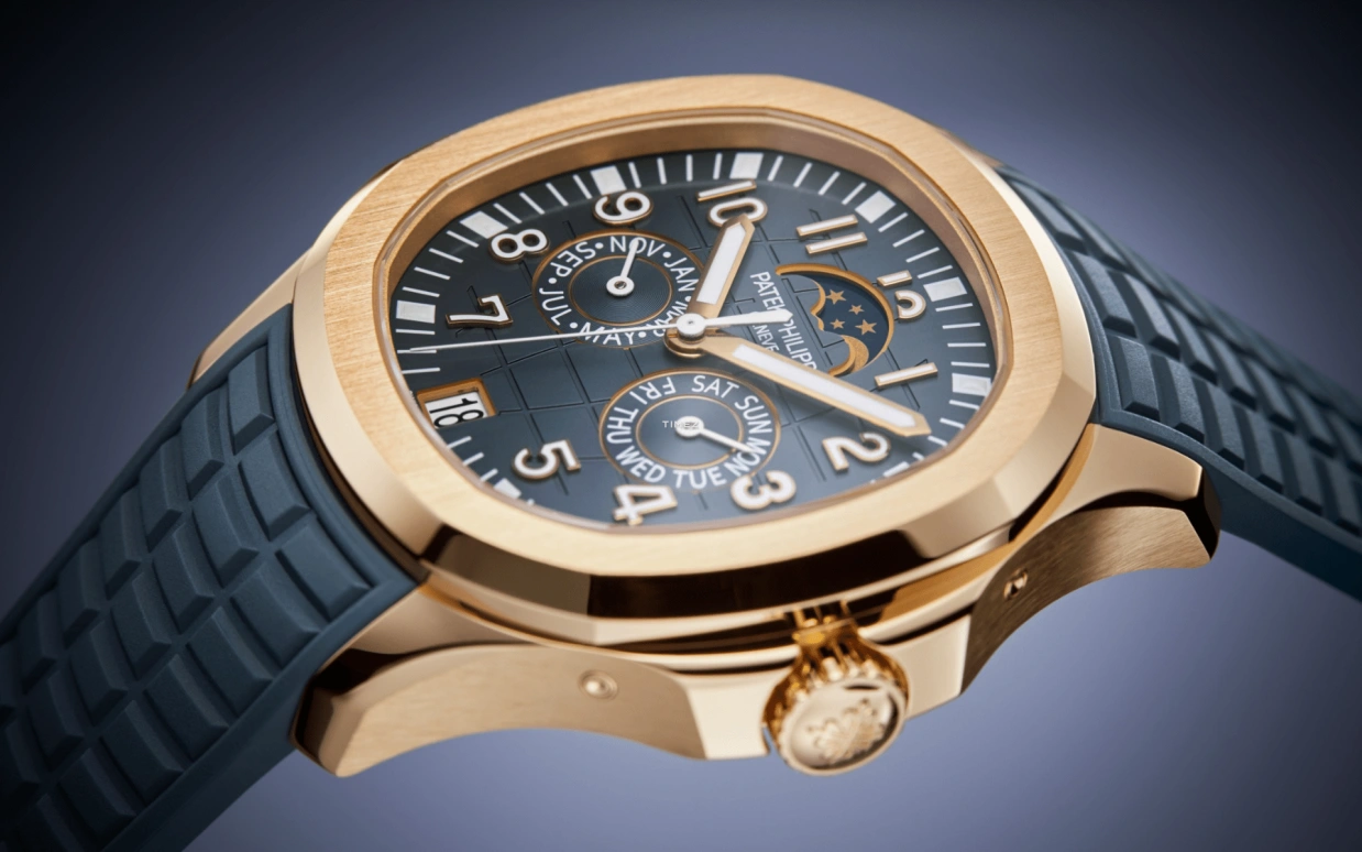 Patek Philippe,Aquanaut 39.90mm,39.90mm,Rose Gold,Grey,Blue,Automatic,Moonphase,Month,Date,Day,35hours,In-house Caliber,5261R,5261R-001