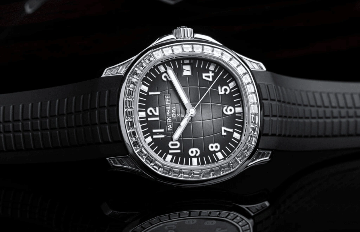 Patek Philippe,Aquanaut 40mm,40mm,White Gold,Black,Automatic,Day,45hours,5167,5167/300G-010