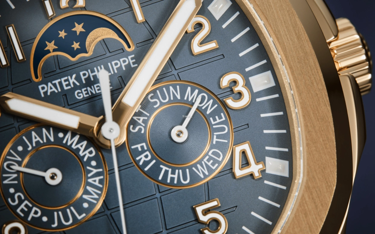 Patek Philippe,Aquanaut 39.90mm,39.90mm,Rose Gold,Grey,Blue,Automatic,Moonphase,Month,Date,Day,35hours,In-house Caliber,5261R,5261R-001