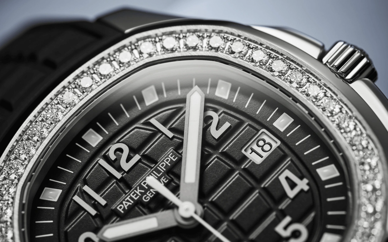 Patek Philippe,Aquanaut 38.80mm,38.80mm,Stainless Steel,Black,Quartz,Day,In-house Caliber,Summer,5267,5267/200A-001