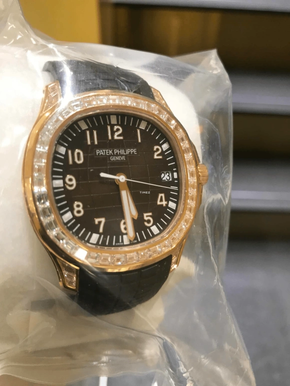 Patek Philippe,Aquanaut 40.80mm,40.80mm,Rose Gold,Black,Automatic,Day,45hours,5167,5167/300R-010