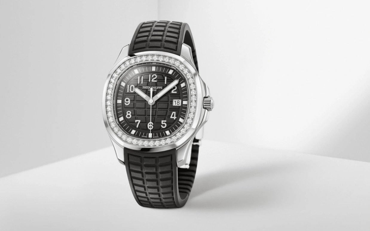 Patek Philippe,Aquanaut 38.80mm,38.80mm,Stainless Steel,Black,Quartz,Day,In-house Caliber,Summer,5267,5267/200A-001