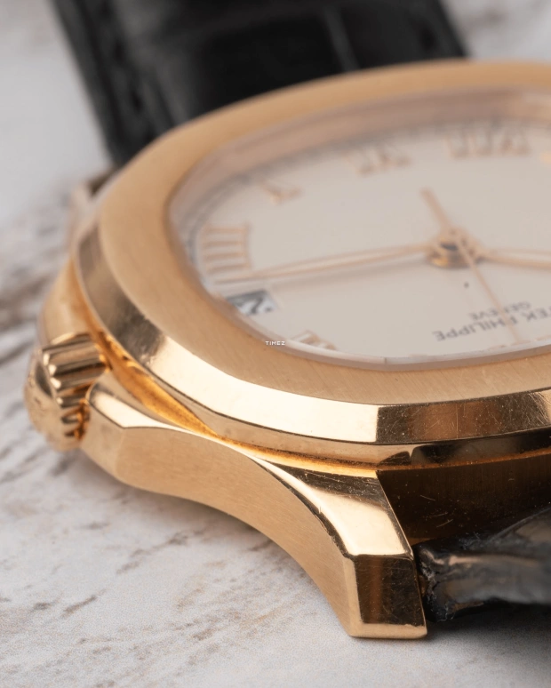 百达翡丽,鹦鹉螺 36毫米,36毫米,玫瑰金,白色,自动上弦,日历,蓝宝石,水晶玻璃,5060SR,5060SR-010