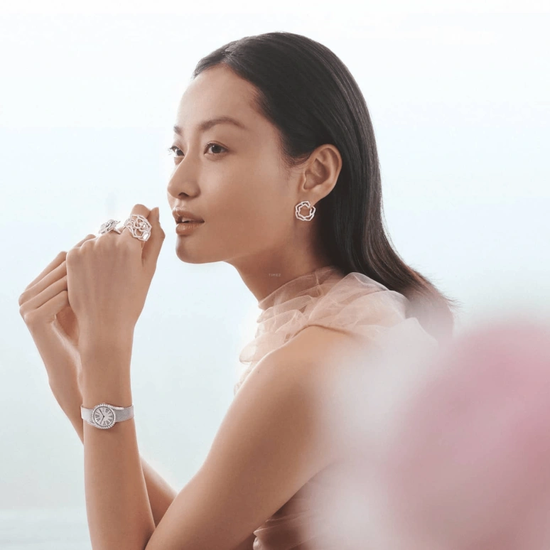 伯爵,创意 26毫米,26毫米,白金,银色,自制机芯,蓝宝石,水晶玻璃,镶嵌,镶钻,G0A44212