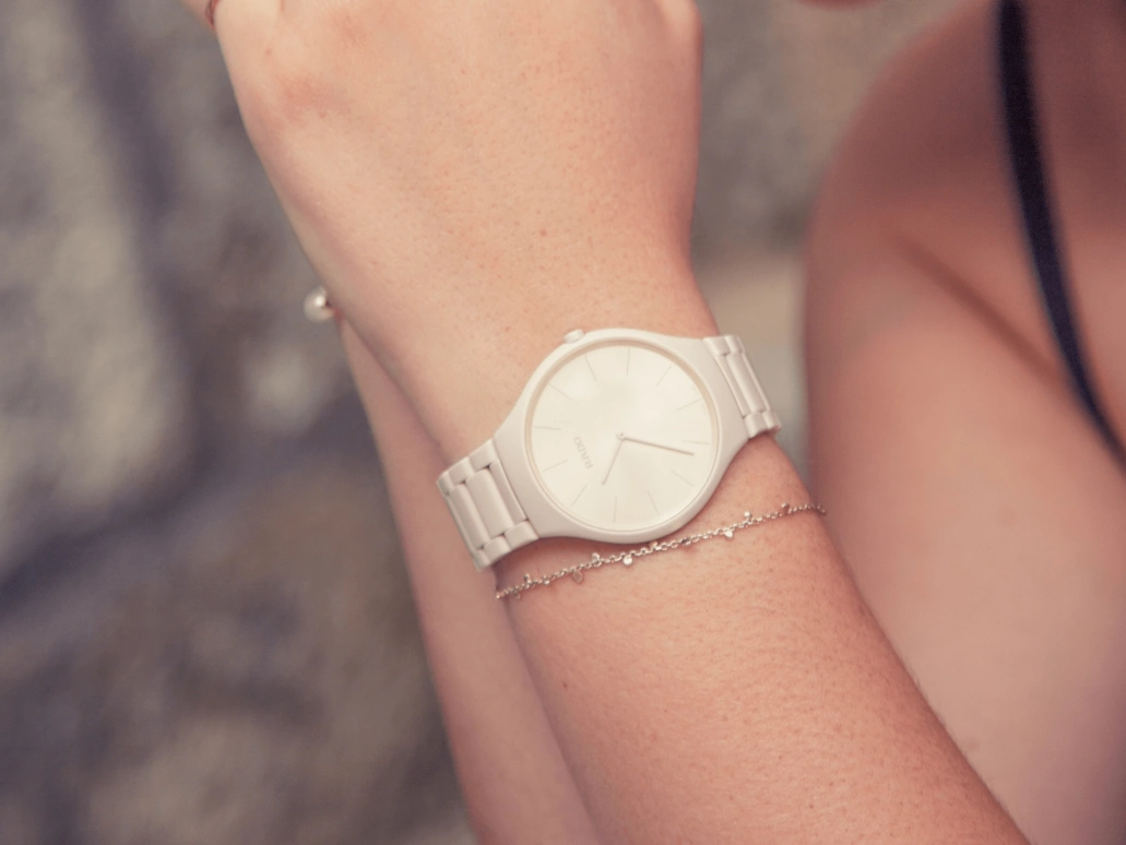 Rado,True Thinline 39mm,39mm,Ceramic,Beige,Quartz,In-house Caliber,Sapphire,Crystal Glass,R27097672