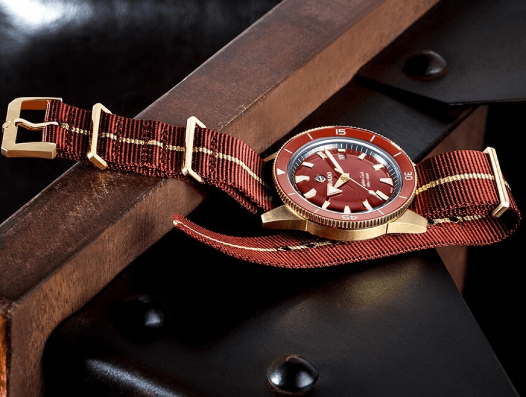 Rado,Captain Cook 42mm,42mm,Bronze,Burgundy,Automatic,Day,In-house Caliber,R32504407