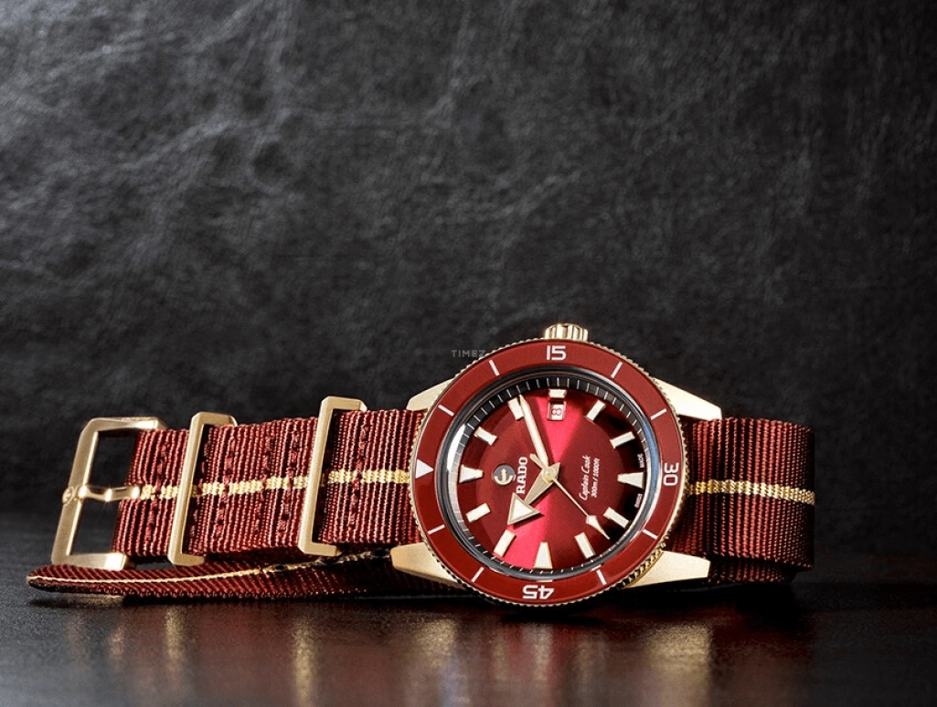 Rado,Captain Cook 42mm,42mm,Bronze,Burgundy,Automatic,Day,In-house Caliber,R32504407