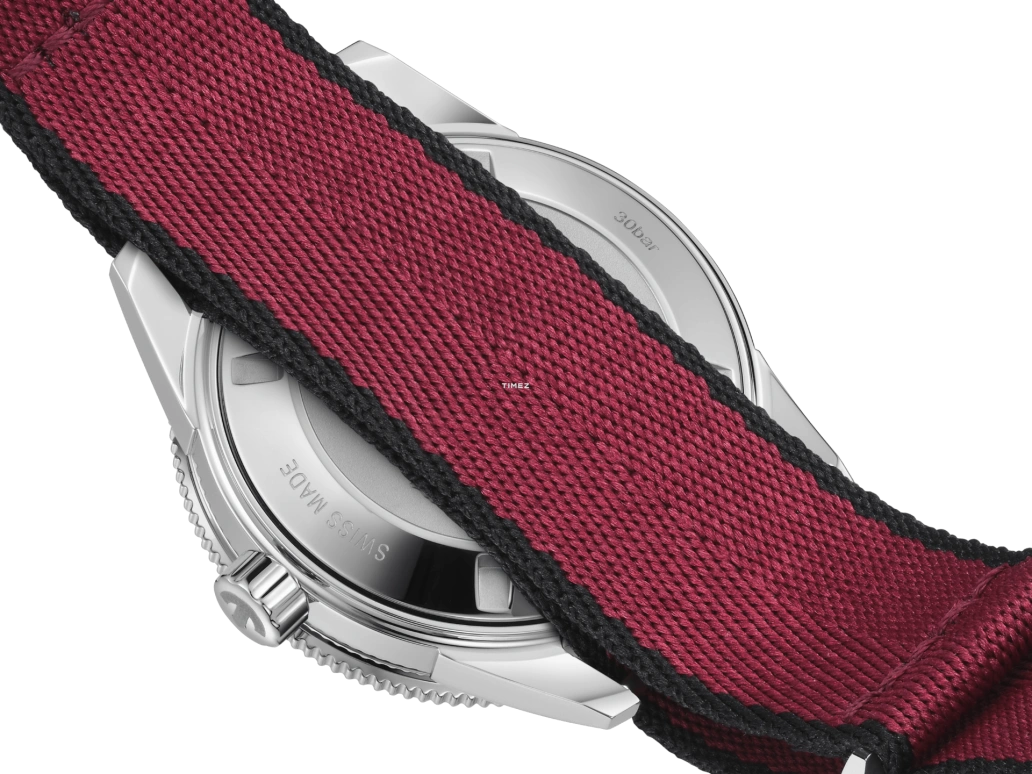 雷达,库克船长 39毫米,39毫米,精钢,陶瓷,黑色,渐变色,勃艮第酒红,自动上弦,日历,防磁,R32223408