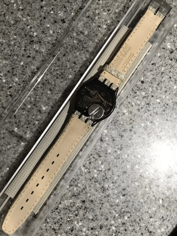 斯沃琪,其它 34毫米,34毫米,塑料,银色,灰色,石英,蓝宝石,水晶玻璃,酒桶形,GM125