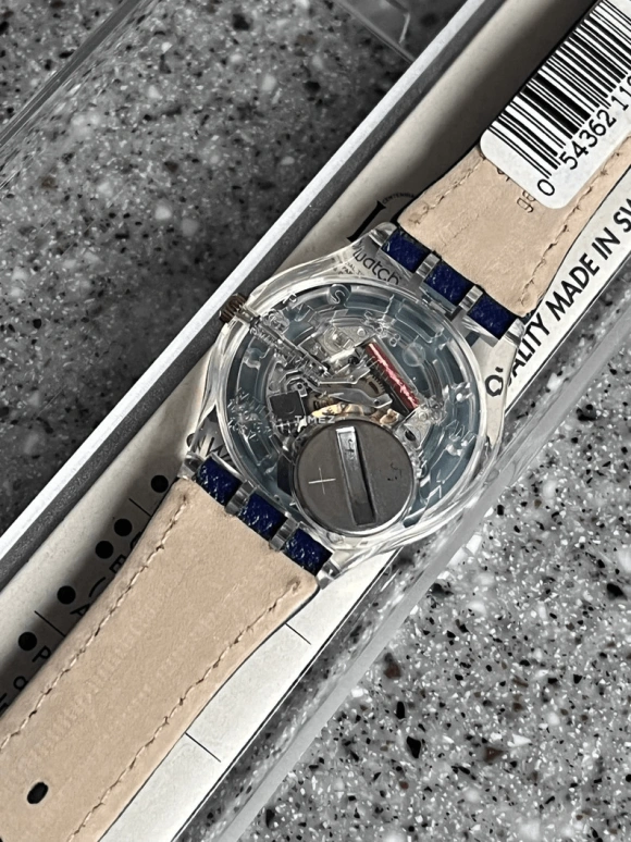 Swatch,Other 34mm,34mm,Plastic,Blue,Quartz,Sapphire,Crystal Glass,Tonneau,GK210
