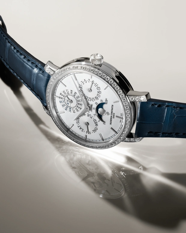 江诗丹顿,传袭 36.50毫米,36.50毫米,白金,银色,自动上弦,月相,万年历,闰年历,月历,40小时,自制机芯,4305T,4305T/000G-H135