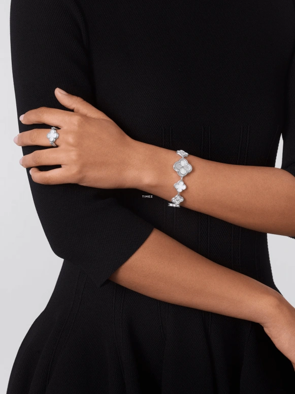 梵克雅宝,Alhambra® 22.70x22.70毫米,22.70x22.70毫米,白金,银色,石英,蓝宝石,其他,VCARPEU100